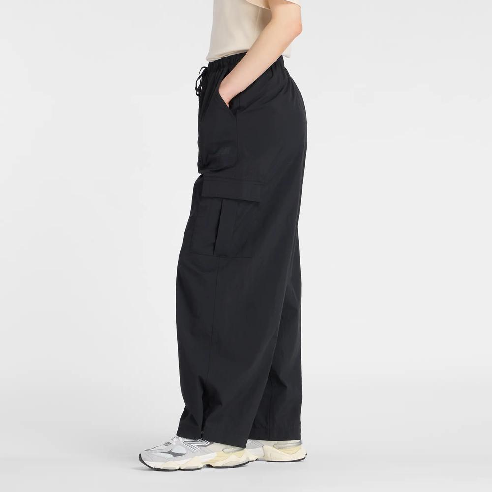 Női nadrág New Balance Cargo WP53504BK - fekete