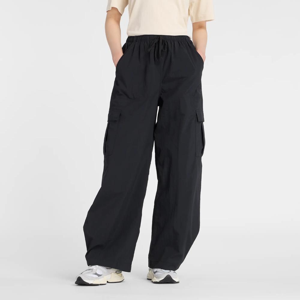 Női nadrág New Balance Cargo WP53504BK - fekete
