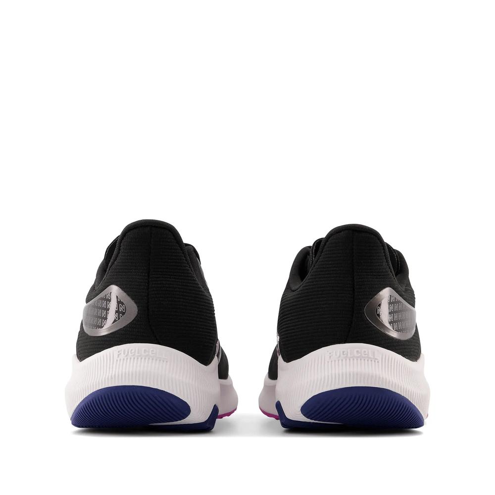 Női futócipő New Balance FuelCell Propel v3 WFCPRCD3 – fekete