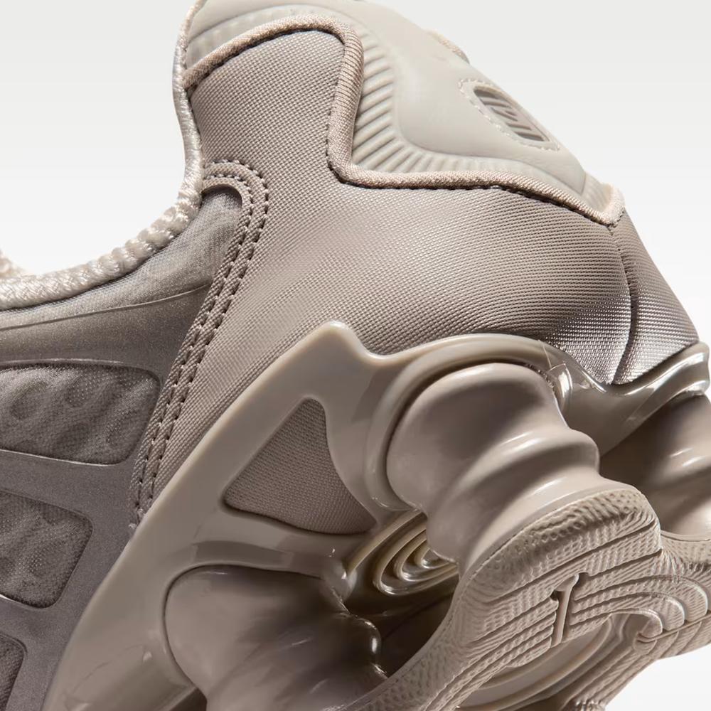 Női cipő Nike Shox TL AR3566-204 - bézs