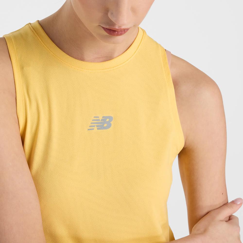 Női póló New Balance WT51252CEE - sárga