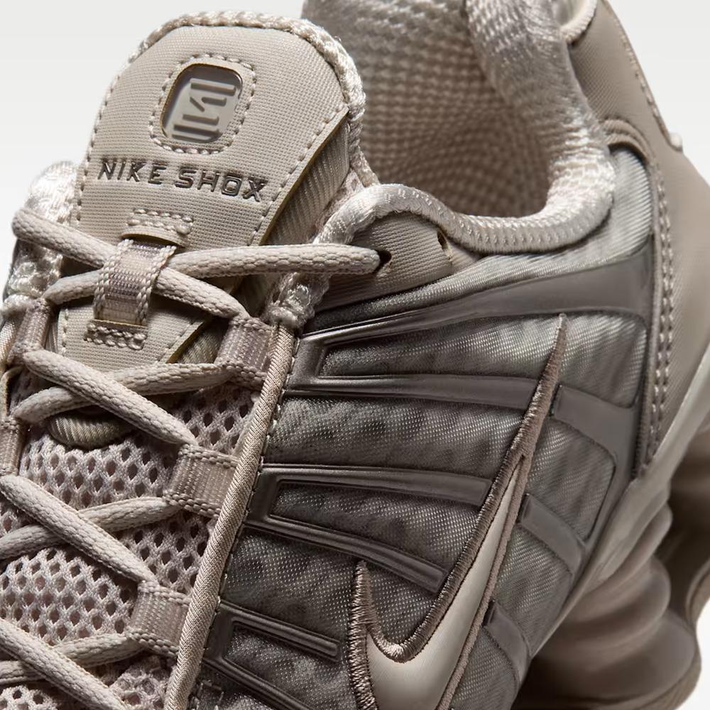 Női cipő Nike Shox TL AR3566-204 - bézs