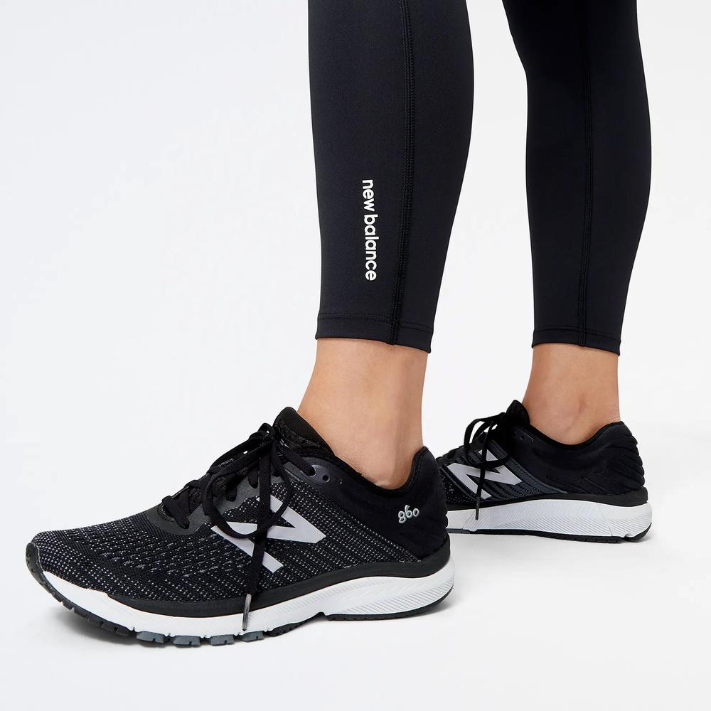 Női nadrág New Balance WP21112NDF - fekete