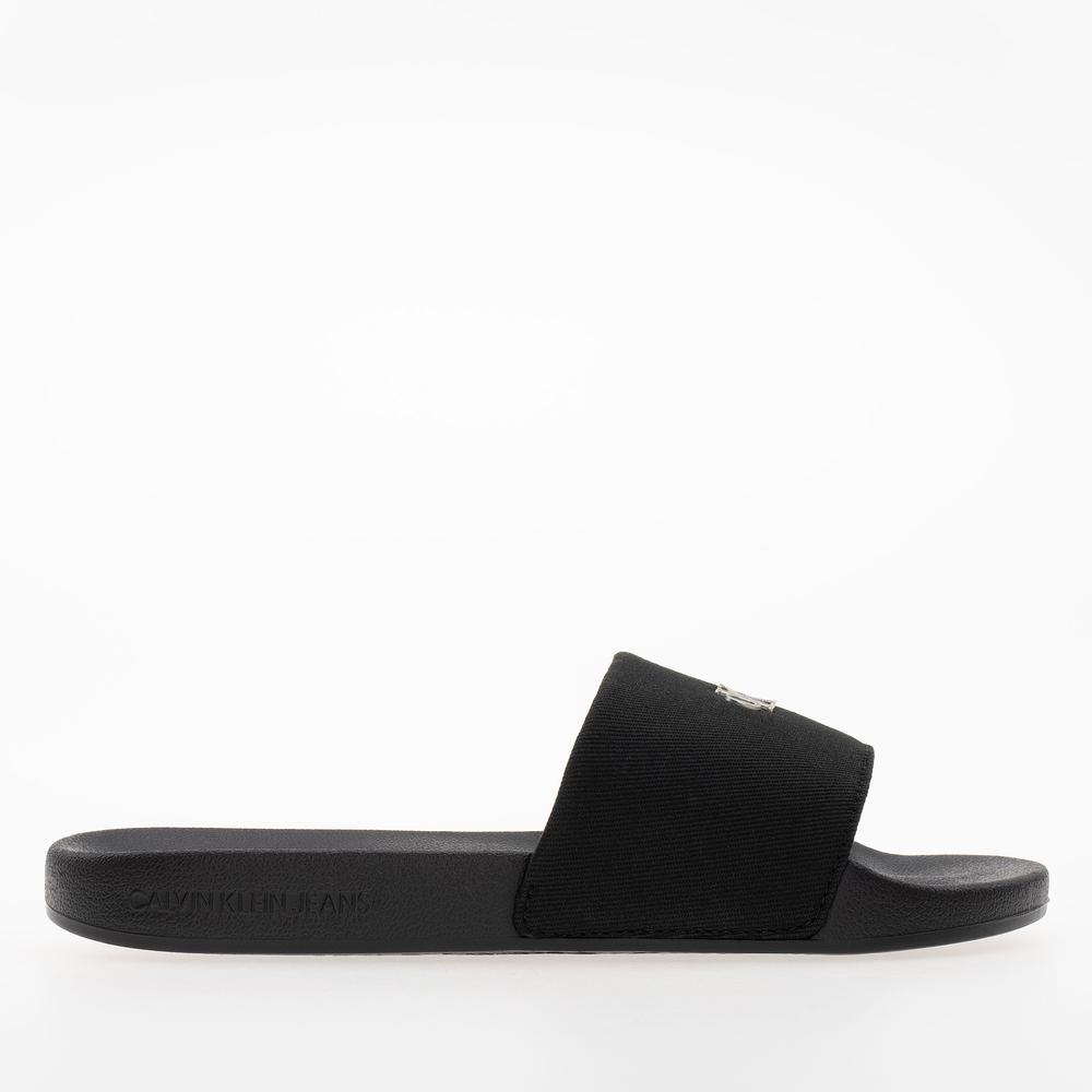 Flip Flop Calvin Klein Slide Monogram Hardware YW0YW01713-0GJ - fekete