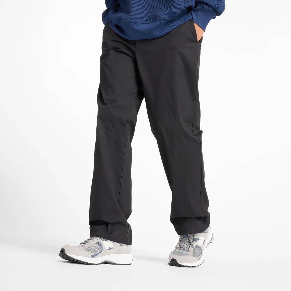 Férfi nadrág New Balance MP43560BK - fekete