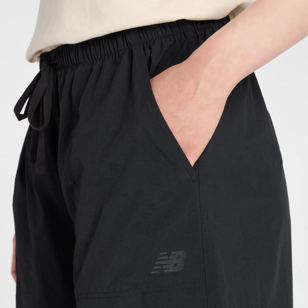 Női nadrág New Balance Cargo WP53504BK - fekete