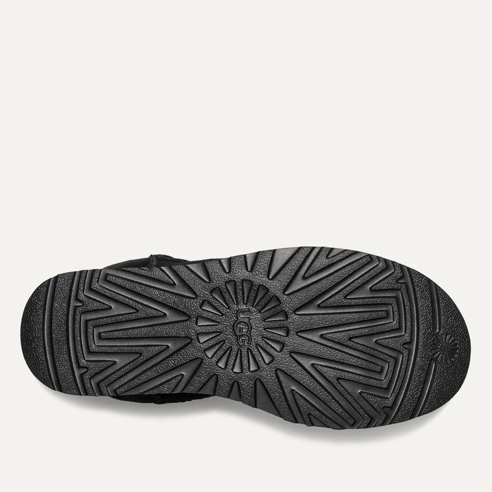 Cipő női UGG W Classic  Short II 1016223-BLK - fekete