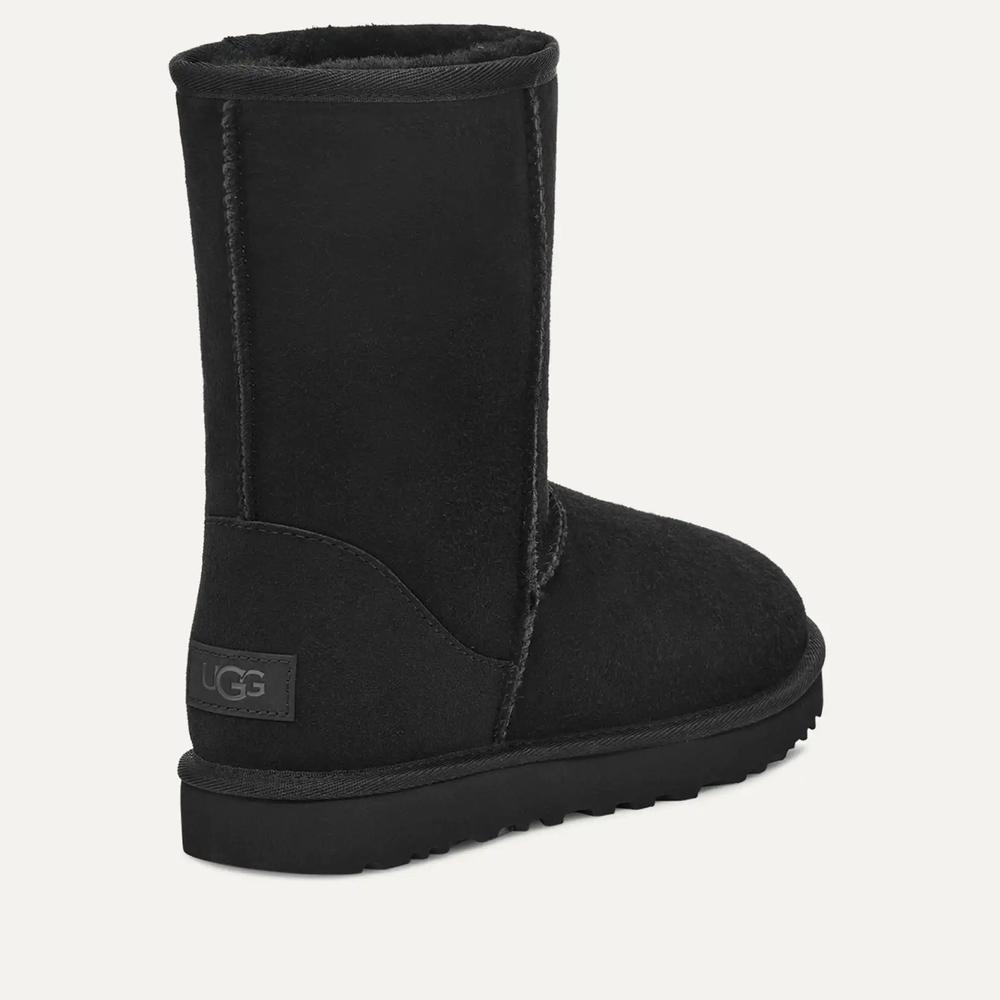 Cipő női UGG W Classic  Short II 1016223-BLK - fekete