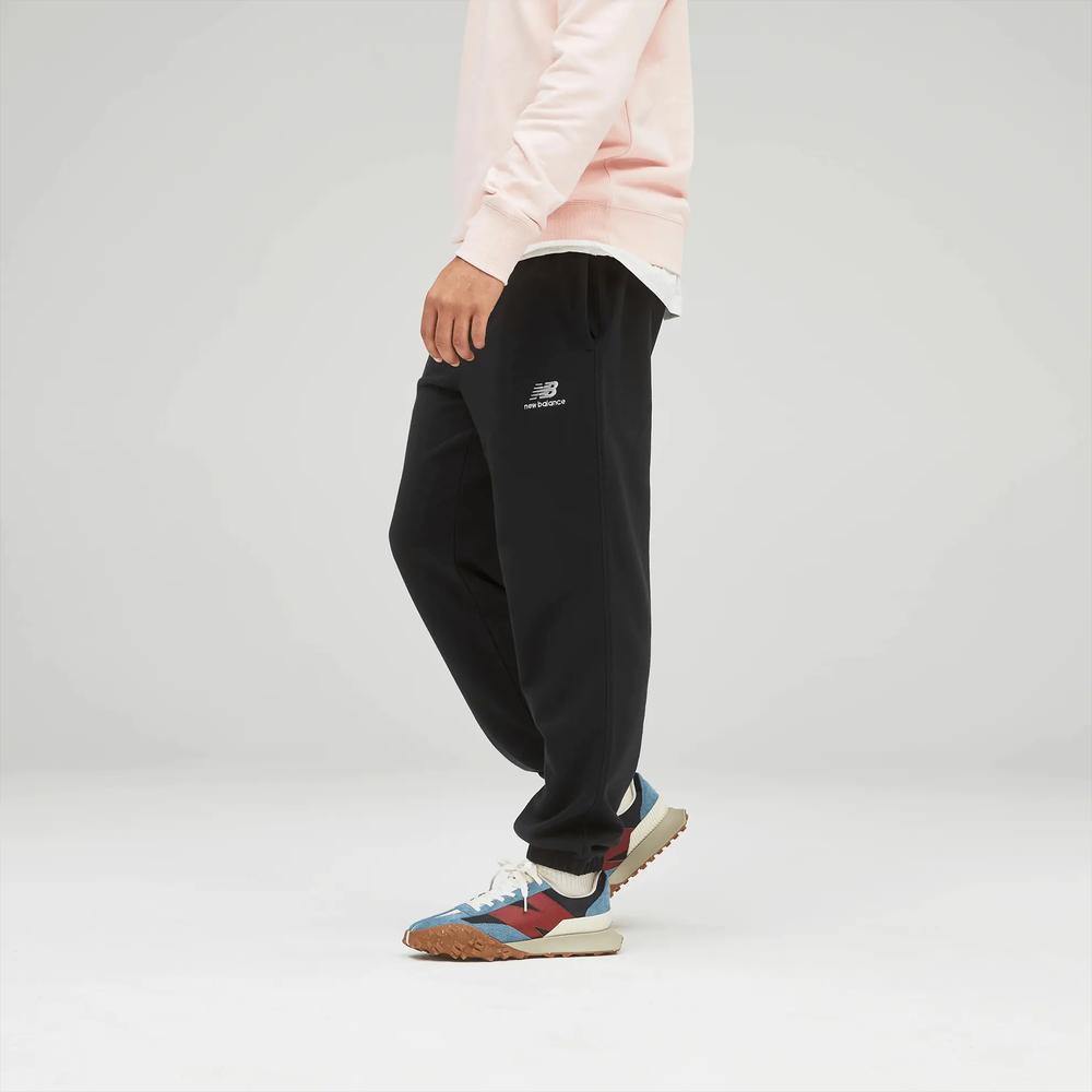Melegítőnadrág New Balance UP21500BK - fekete