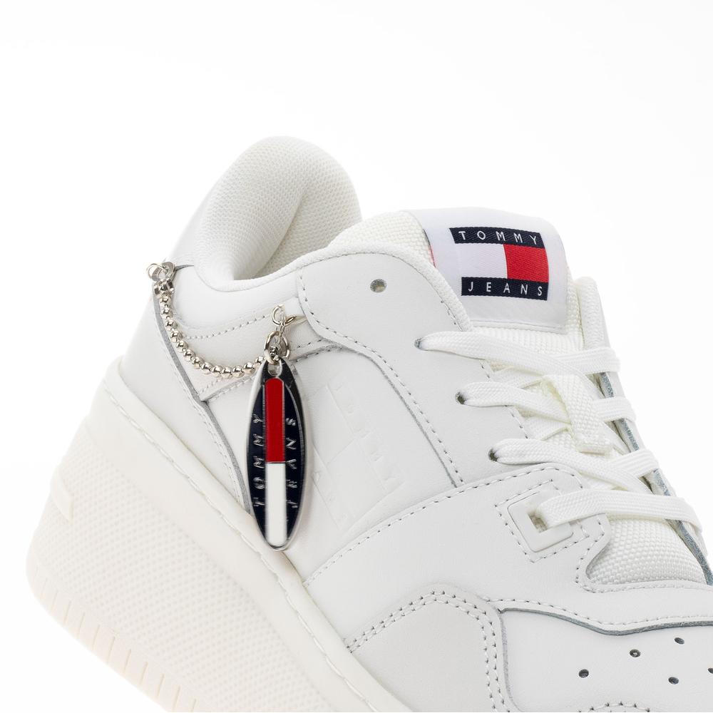 Cipő Tommy Jeans TJW Retro Flatform Charm EN0EN02421-YBL - fehér
