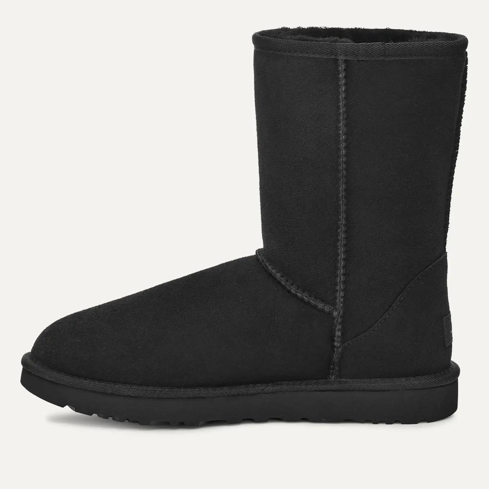 Cipő női UGG W Classic  Short II 1016223-BLK - fekete