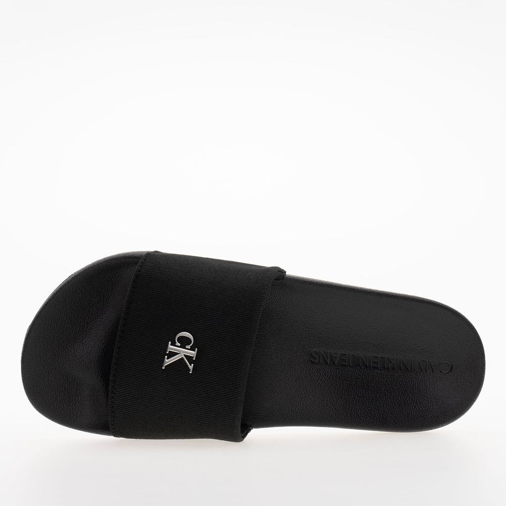 Flip Flop Calvin Klein Slide Monogram Hardware YW0YW01713-0GJ - fekete