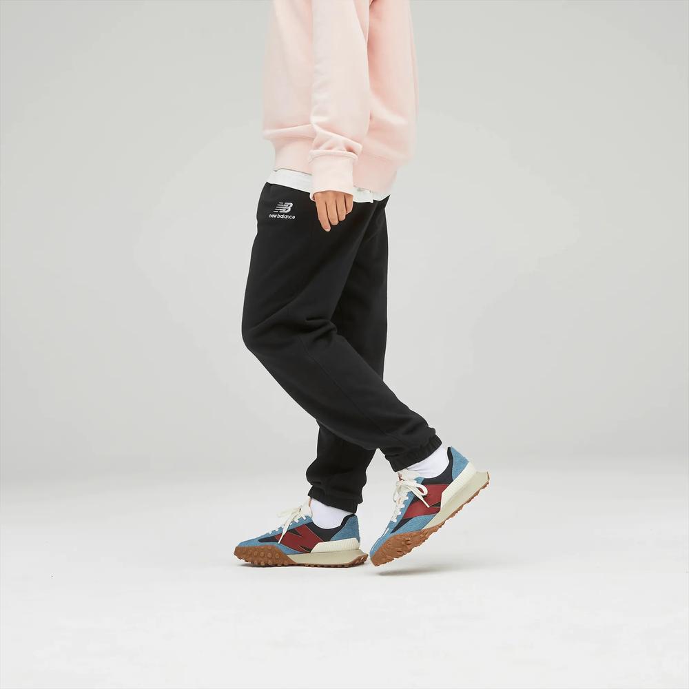 Melegítőnadrág New Balance UP21500BK - fekete