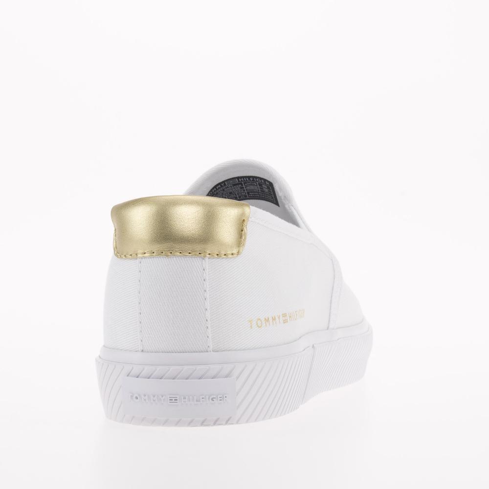 Cipő Tommy Hilfiger Essential Slip-On Sneaker FW0FW06956-YBS - fehér