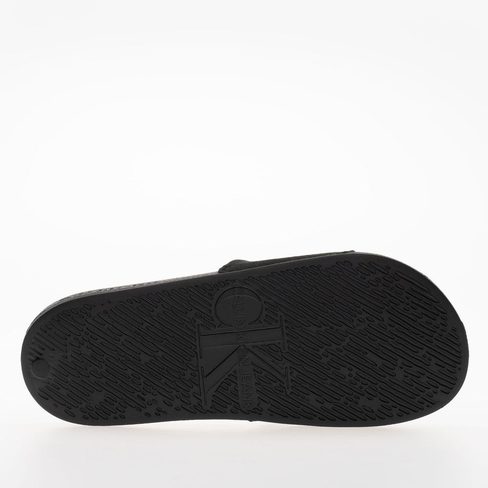 Flip Flop Calvin Klein Slide Monogram Hardware YW0YW01713-0GJ - fekete