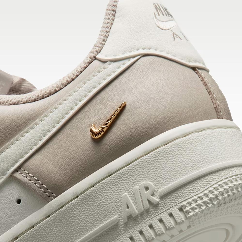 Női cipő Nike Air Force 1 '07 SE IV5197-200 - bézs